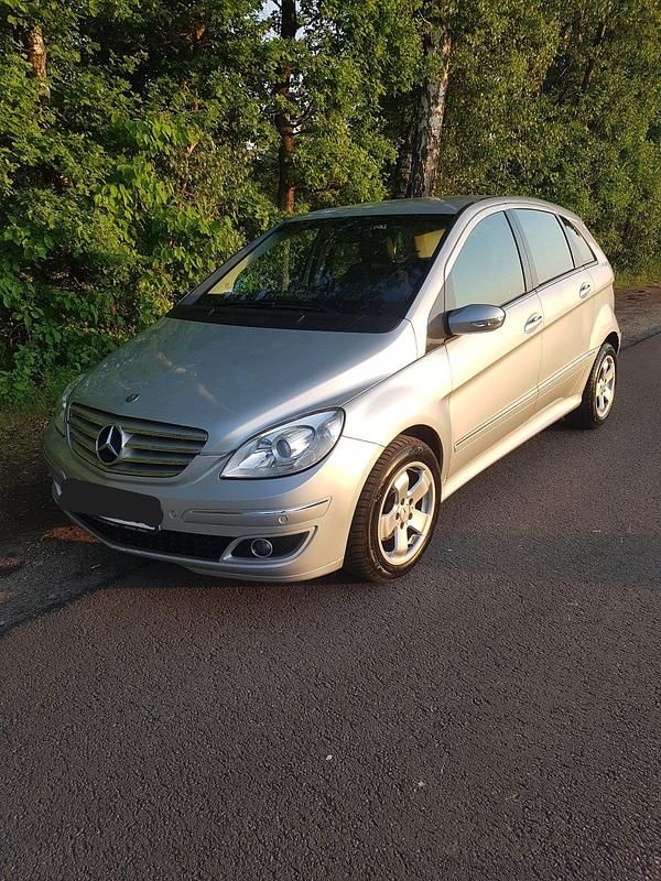 Silber Gebraucht 2005 Mercedes B200 Van / Kleinbus | 3.750 € (Fairer Preis) - Bild 1/4