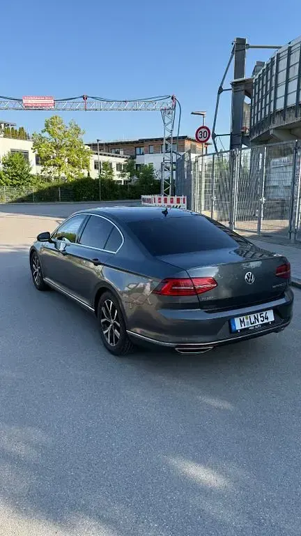 Gebraucht VW Passat Highline 239 PS (175 kW) 2016 Grau Limousine
