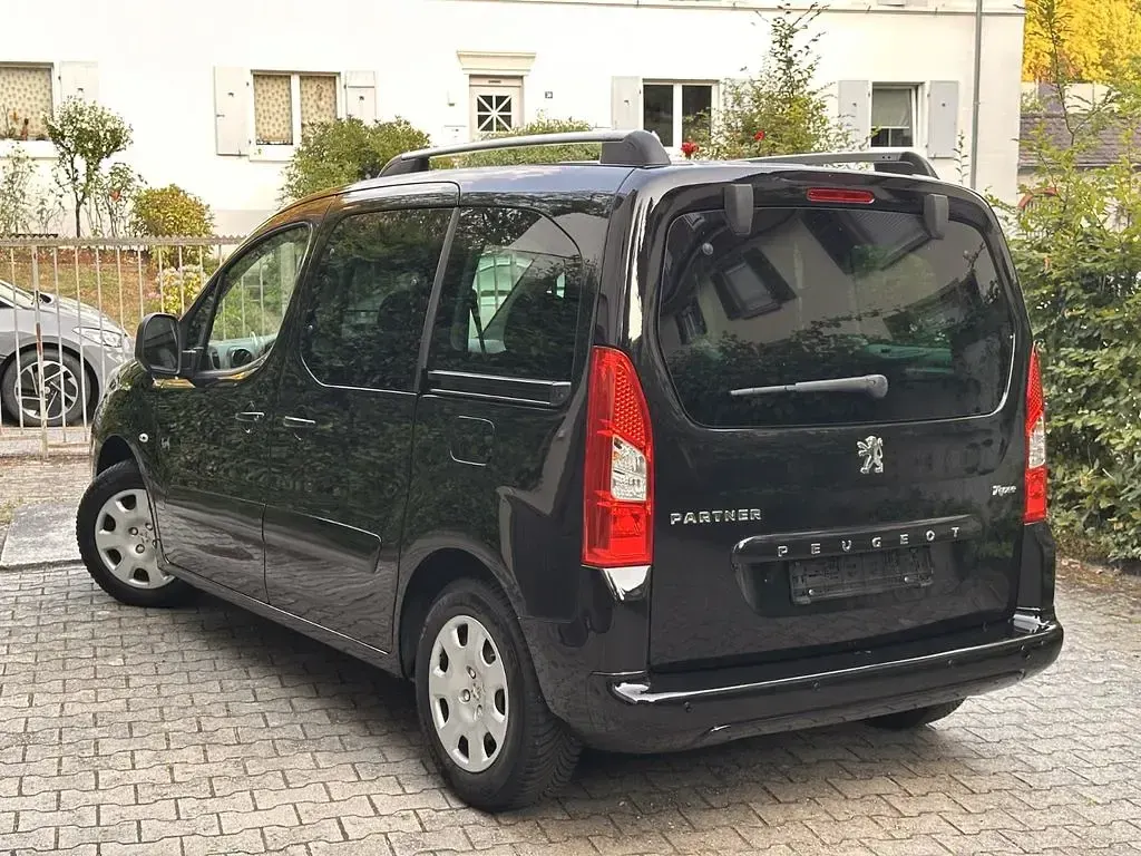 Gebraucht Peugeot Partner Tepee Family 111 PS (81 kW) 2011 Schwarz Van / Kleinbus