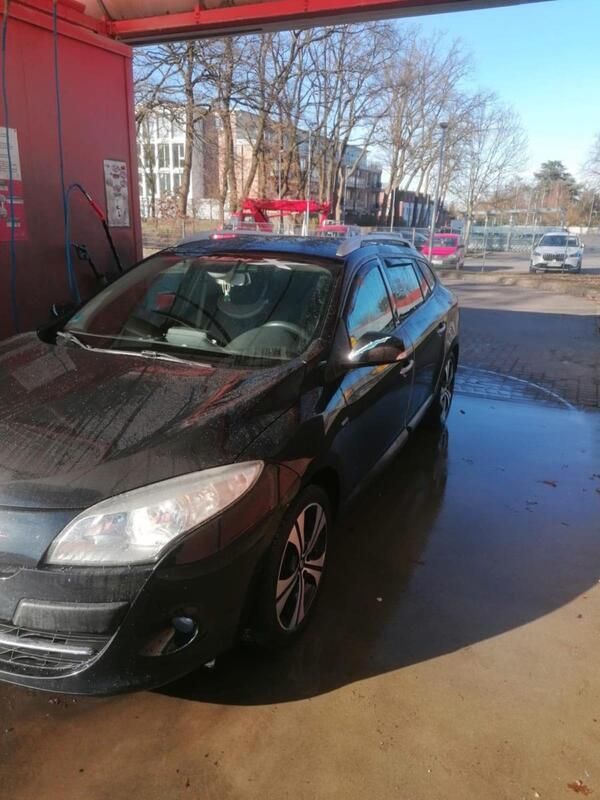 Schwarz Gebraucht 2011 Renault Mégane III Bose Edition Kombi | 3.400 € - Bild 1/4
