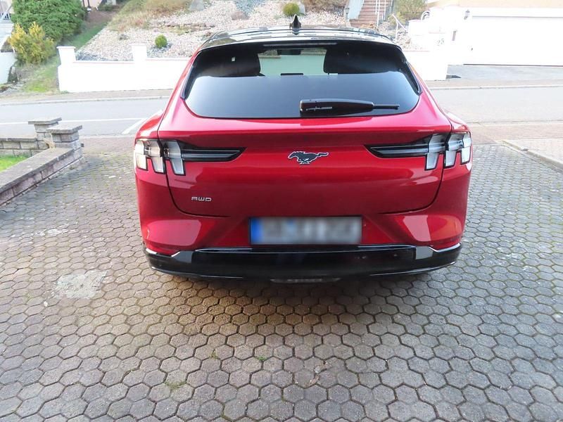 Gebraucht Ford Mustang Mach-E 197 kW (269 PS) 2021 Rot SUV