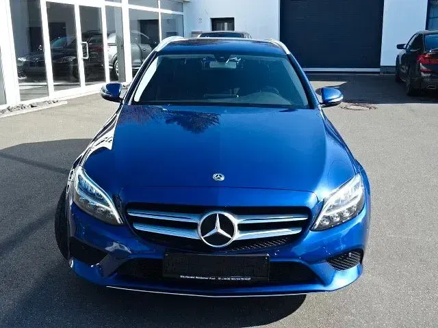 Gebraucht Mercedes 180 122 PS (89 kW) 2020 Blau Limousine