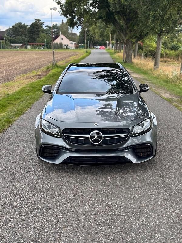 Grau Gebraucht 2019 Mercedes E63S AMG Exclusive Kombi | 63.590 € (Superpreis) - Bild 1/4