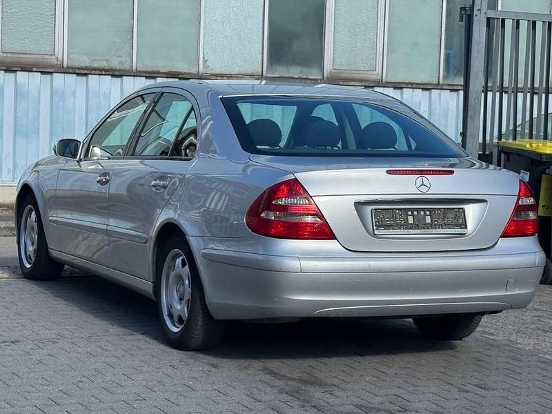 Gebraucht Mercedes E200 163 PS (119 kW) 2004 Silber Limousine