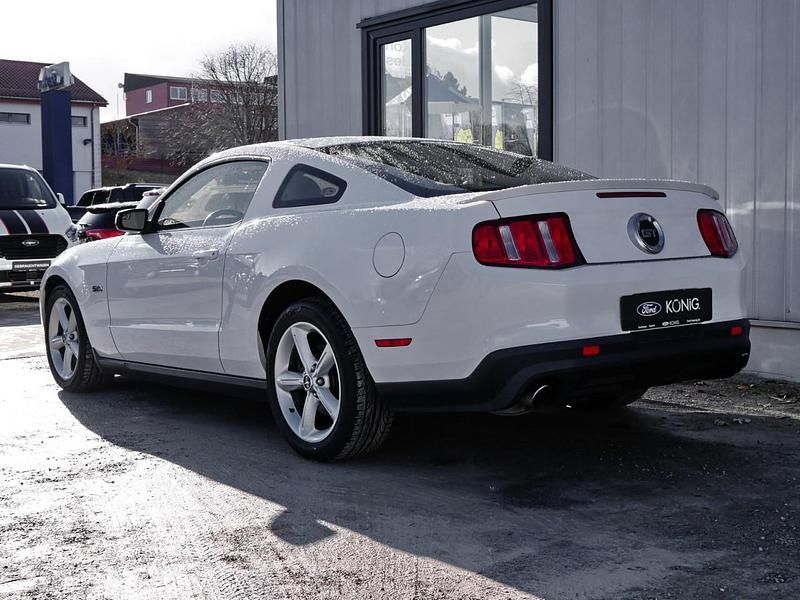 Gebraucht Ford Mustang GT 417 PS (306 kW) 2010 Weiss Coupé