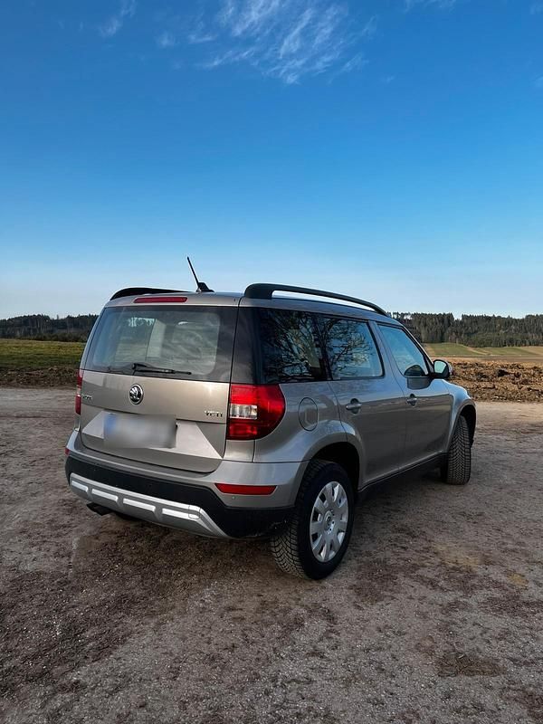 Gebraucht Skoda Yeti 105 PS (77 kW) 2015 Beige SUV