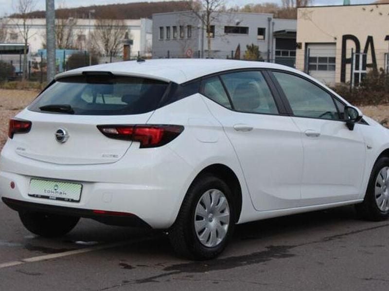 Gebraucht Opel Astra Selection 90 PS (66 kW) 2018 Weiß Limousine