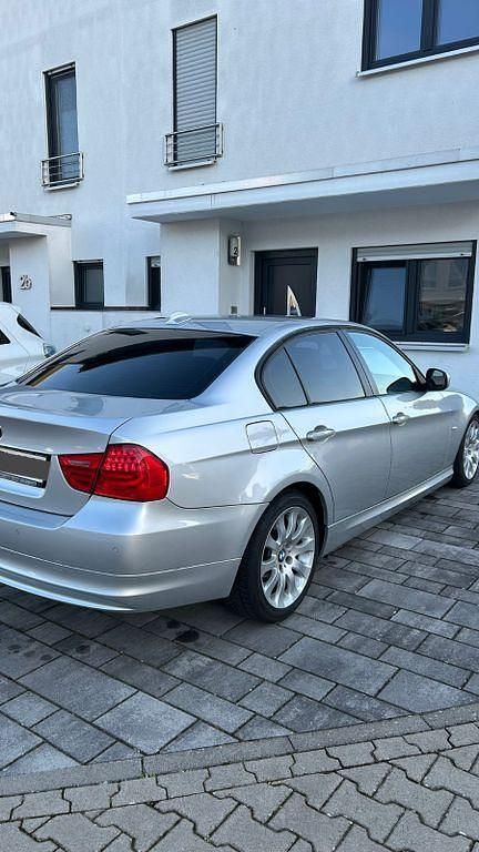 Gebraucht BMW 320 Sport Line 177 PS (130 kW) 2009 Silber Limousine