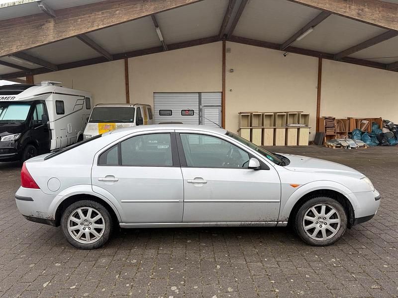 Gebraucht Ford Mondeo 126 PS (92 kW) 2002 Grau Limousine