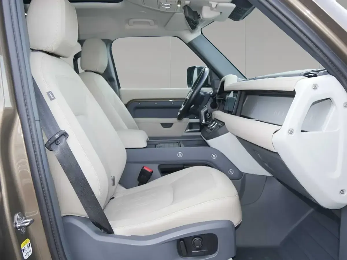 Gebraucht Land Rover Defender First Edition 244 PS (179 kW) 2020 Gondwana stone gloss SUV
