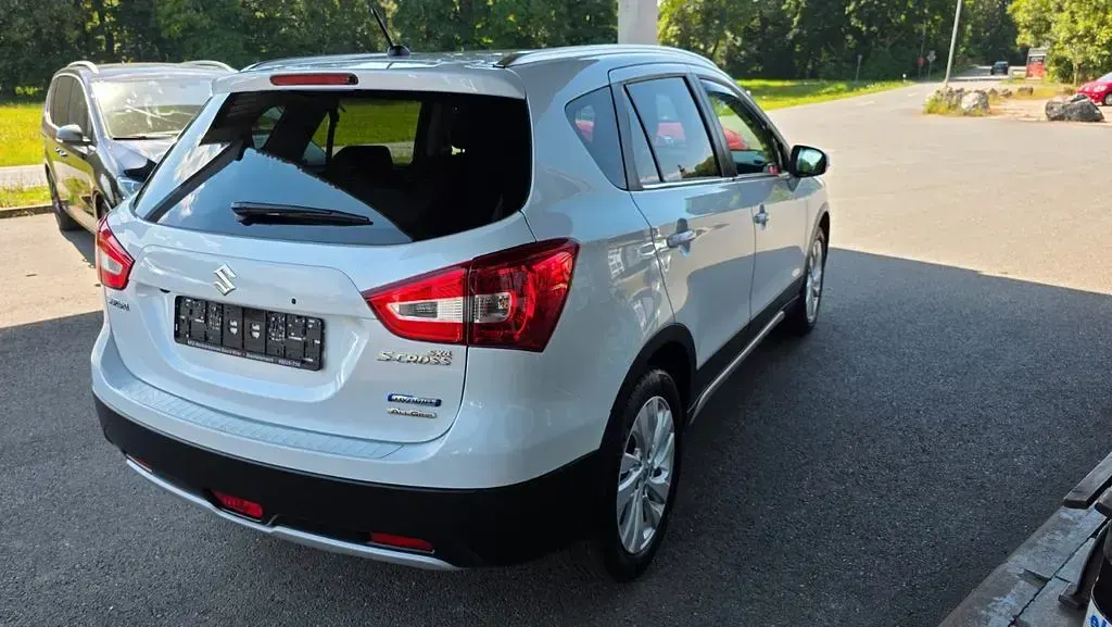 Gebraucht Suzuki SX4 S-Cross Comfort+ 129 PS (94 kW) 2021 Weiß SUV