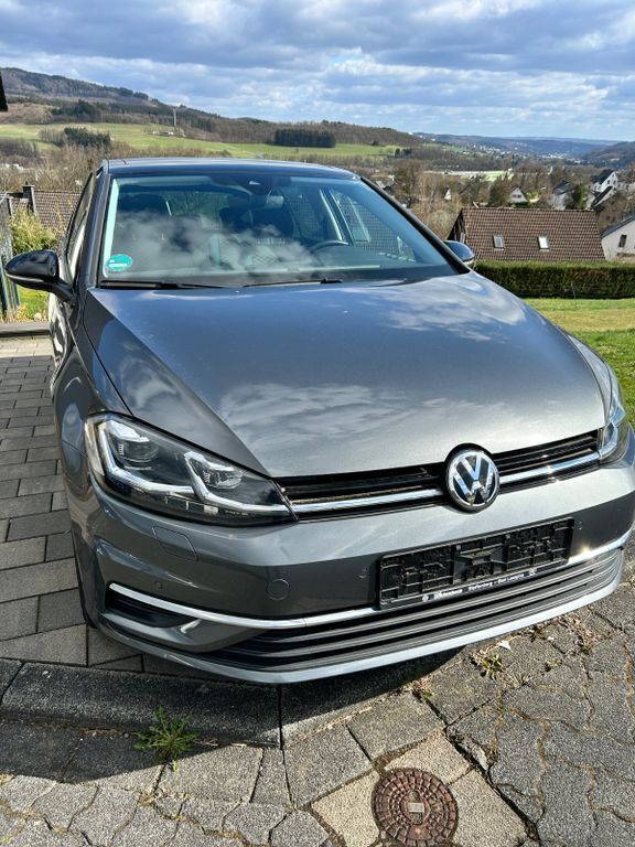 Weiß Gebraucht 2019 VW Golf VII IQ Drive Limousine | 15.000 € (Fairer Preis) - Bild 1/4