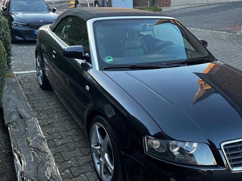 Schwarz Gebraucht 2003 Audi A4 Cabriolet Sport Cabrio | 7.999 € - Bild 1/4