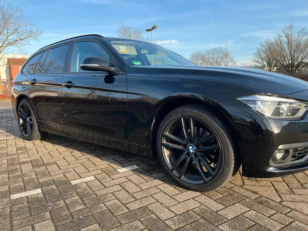 Gebraucht BMW 318 Advantage 136 PS (100 kW) 2019 Schwarz Kombi