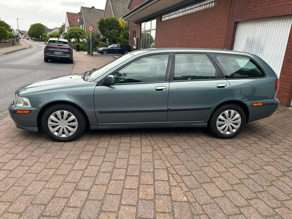 Gebraucht Volvo V40 122 PS (89 kW) 2002 Blau Kombi
