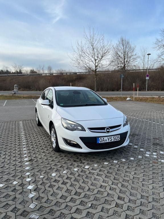Gebraucht Opel Astra 140 PS (102 kW) 2012 Weiß Kombi