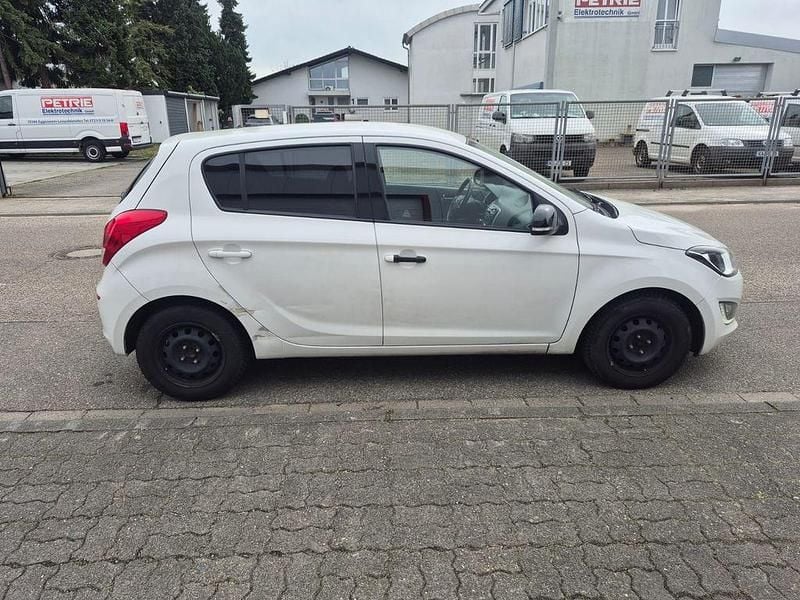 Gebraucht Hyundai i20 Edition 86 PS (63 kW) 2014 Weiß Kleinwagen