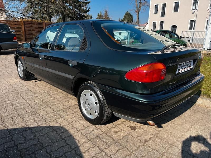 Second-hand Ford Mondeo 115 CP (84 kW) 1994 Verde Berlinǎ