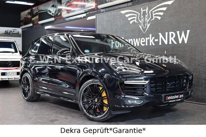 Schwarz Gebraucht 2016 Porsche Cayenne Turbo S SUV | 69.970 € (Fairer Preis) - Bild 1/4