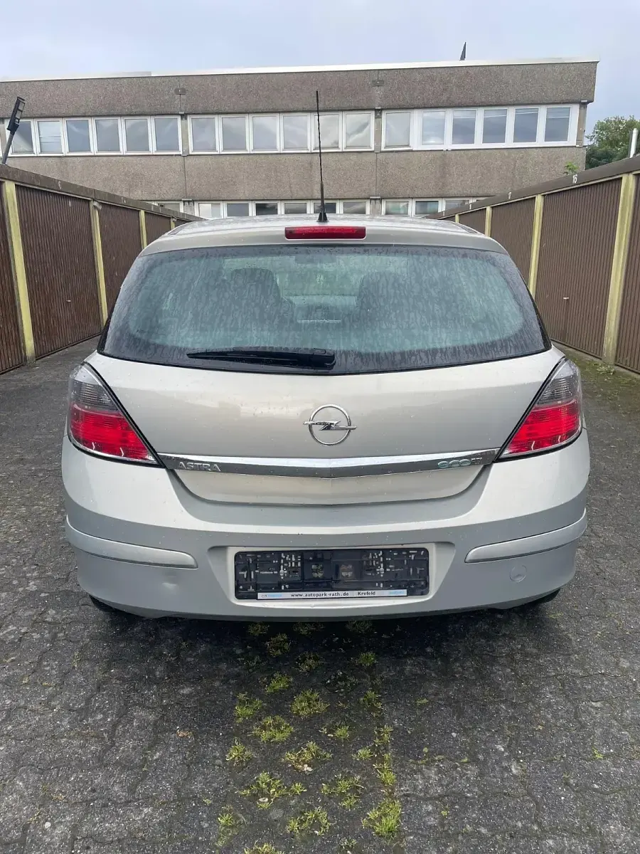 Gebraucht Opel Astra 90 PS (66 kW) 2009 Gold Limousine