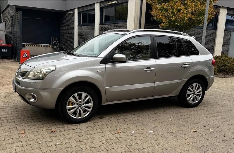 Grau Gebraucht 2009 Renault Koleos Bose Edition SUV | 3.200 € (Fairer Preis) - Bild 1/4