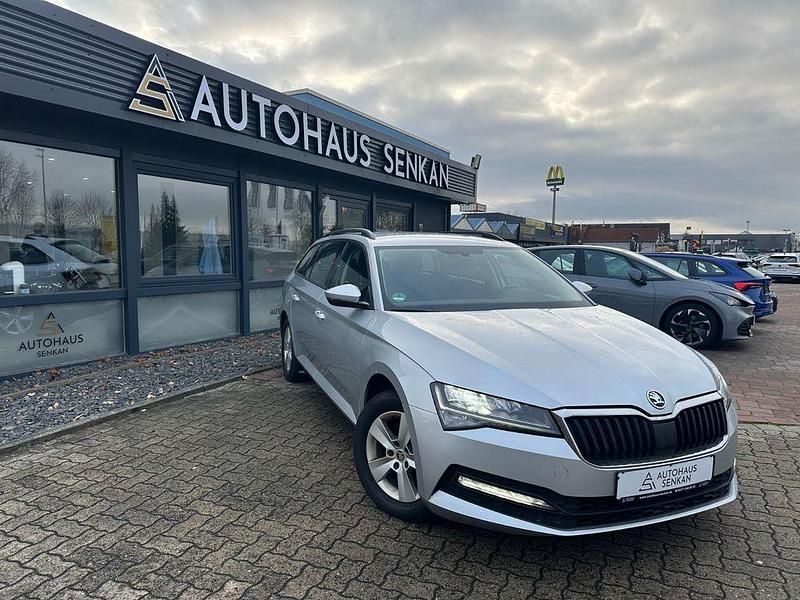 Silber Gebraucht 2021 Skoda Superb Limousine | 17.990 € (Guter Preis) - Bild 1/4
