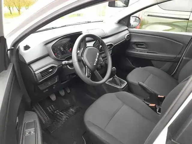 Gebraucht Dacia Jogger Expression 101 PS (74 kW) 2023 Gletscherweiß gletscherweiß Van / Kleinbus