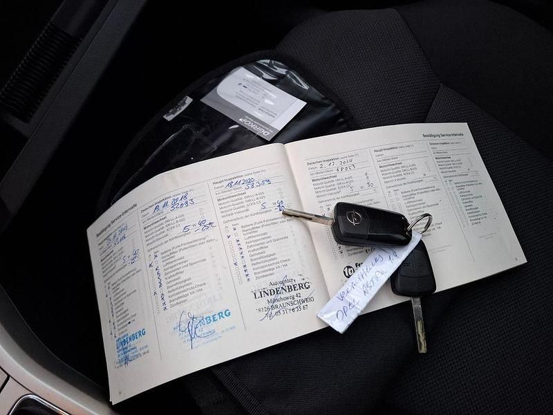 Gebraucht Opel Astra Edition 90 PS (66 kW) 2007 Grau Limousine