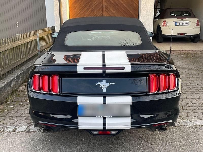 Second-hand Ford Mustang 317 CP (233 kW) 2015 Negru Cabrio