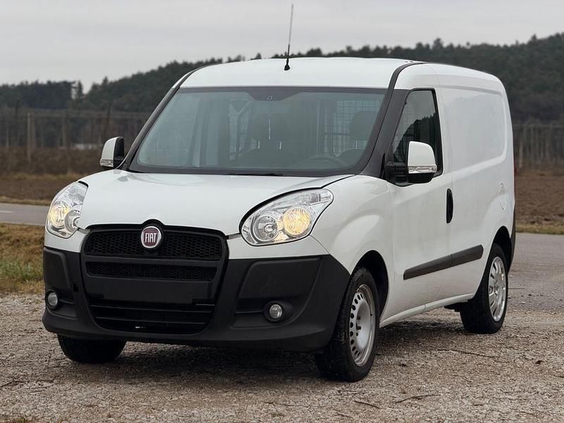 Weiß Gebraucht 2012 Fiat Doblò Van / Kleinbus | 3.649 € (Superpreis) - Bild 1/4