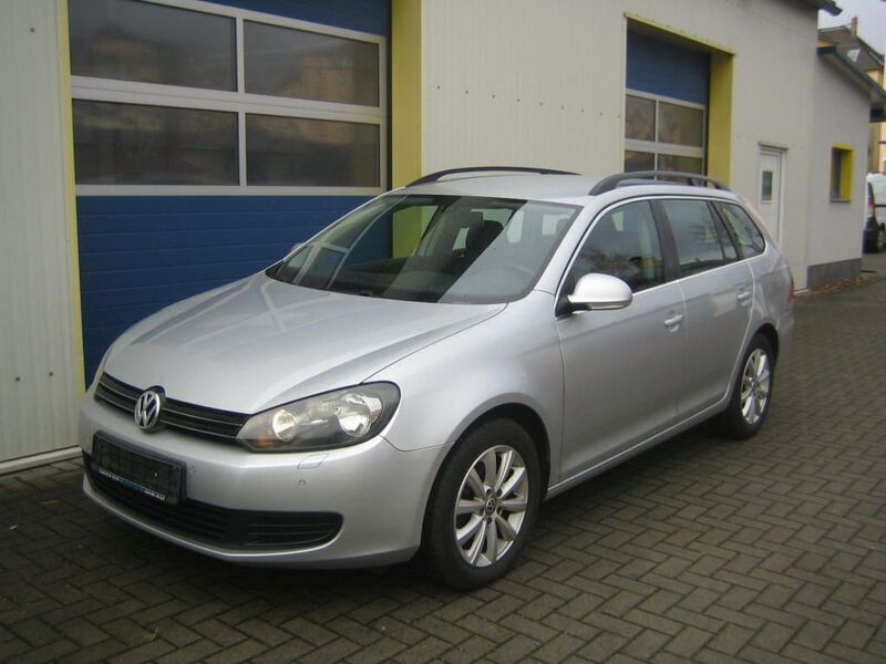Silber Gebraucht 2010 VW Golf VI Comfortline Kombi | 5.990 € (Etwas zu teuer) - Bild 1/4