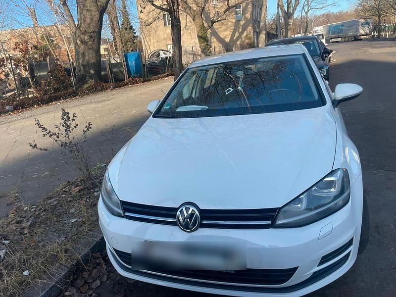 Weiß Gebraucht 2014 VW Golf VII Kleinwagen | 6.350 € (Guter Preis) - Bild 1/4