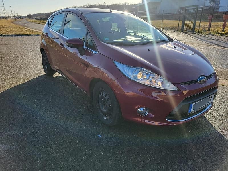 Gebraucht Ford Fiesta 82 PS (60 kW) 2009 Rot Kleinwagen