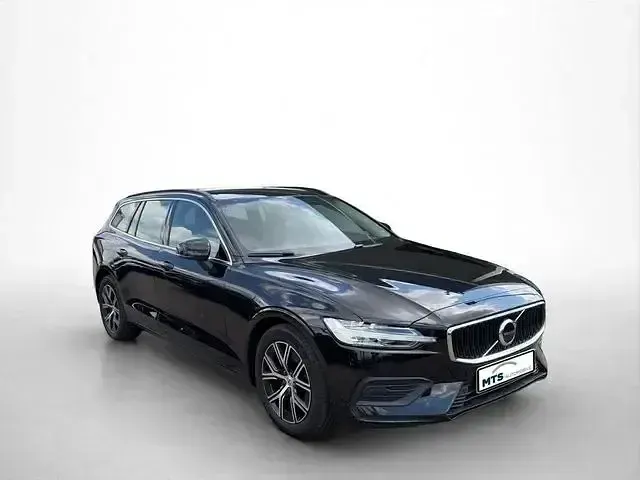Gebraucht Volvo V60 Core 163 PS (119 kW) 2023 Schwarz Kombi
