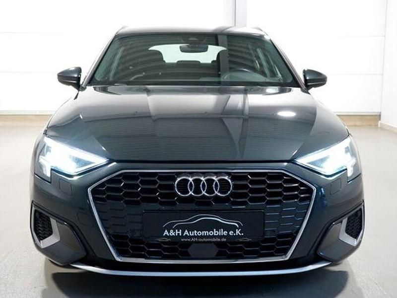 Gebraucht Audi A3 Ambiente 150 PS (110 kW) 2021 Manhattangrau (metallic) Limousine