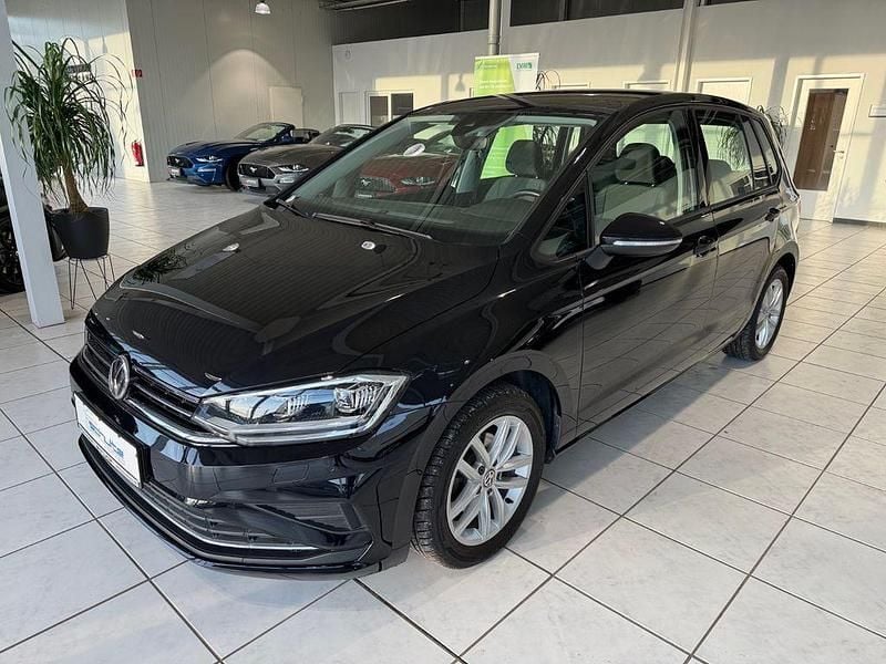 Schwarz Gebraucht 2019 VW Golf Sportsvan Comfortline Van / Kleinbus | 15.950 € (Fairer Preis) - Bild 1/4