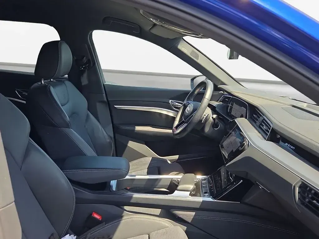 Gebraucht Audi Q8 e-tron S-Line 250 kW (340 PS) 2023 Ultrablau metallic SUV