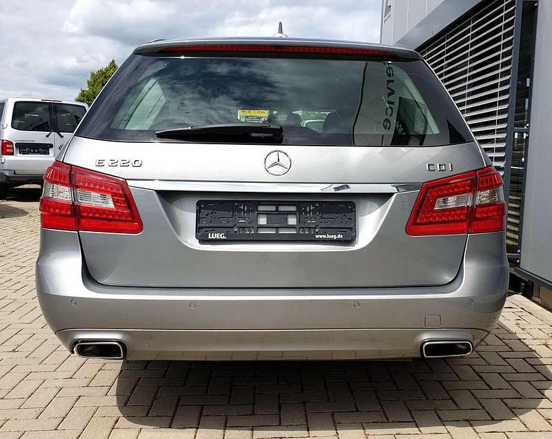 Gebraucht Mercedes E220 Elegance 170 PS (125 kW) 2012 Grau Kombi