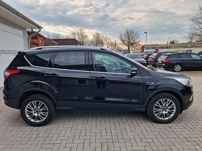 Gebraucht Ford Kuga 150 PS (110 kW) 2019 Schwarz SUV