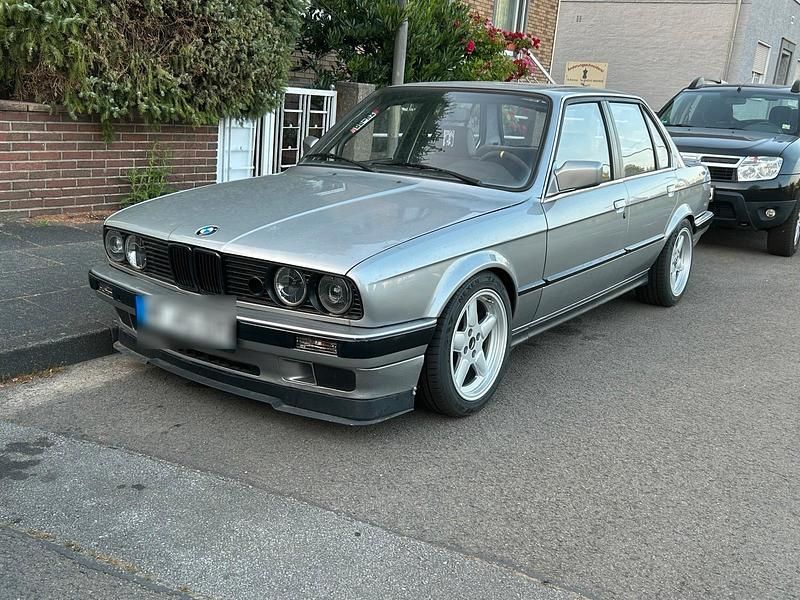 Gebraucht BMW 325 192 PS (141 kW) 1988 Silber Limousine