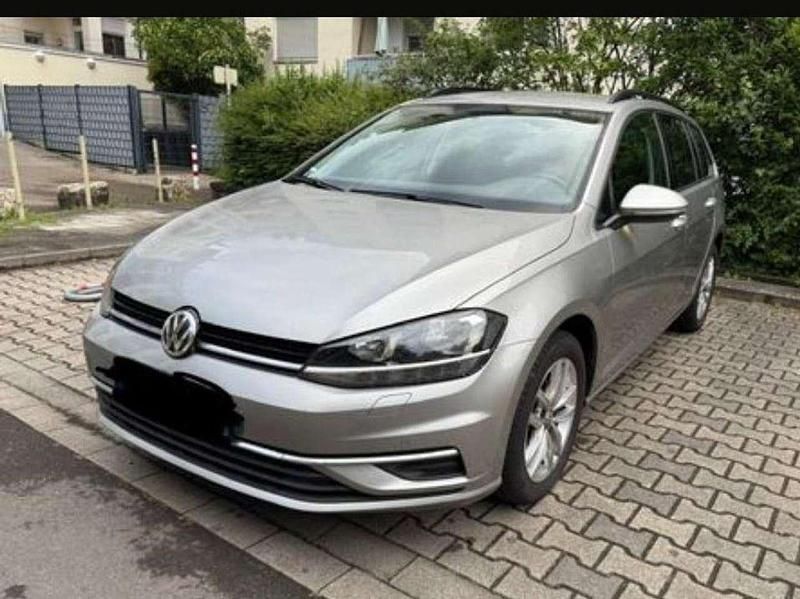 Grau Gebraucht 2018 VW Golf VII Comfortline Kombi | 9.700 € (Guter Preis) - Bild 1/4