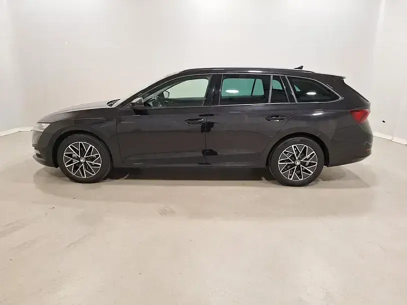 Gebraucht Skoda Octavia Clever 110 PS (80 kW) 2021 Schwarzmagic perleffekt Kombi