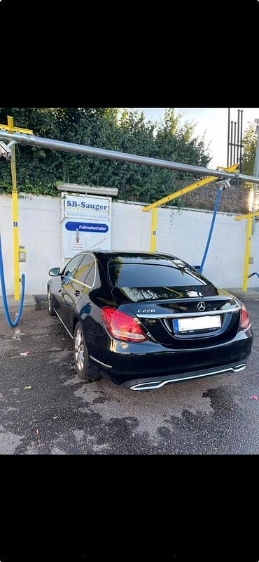 Schwarz Gebraucht 2014 Mercedes C220 Limousine | 16.000 € (Etwas zu teuer) - Bild 1/4