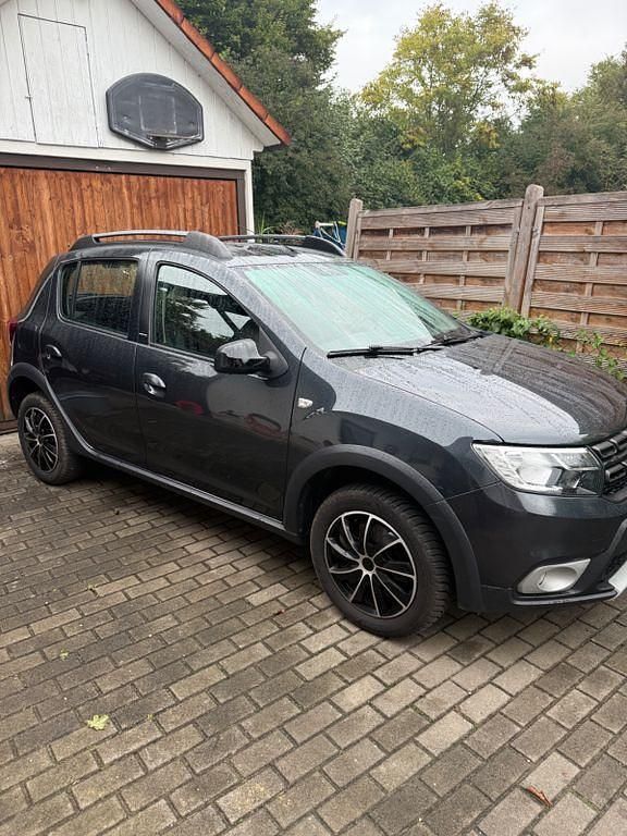 Grau Gebraucht 2018 Dacia Sandero Prestige Kleinwagen | 7.590 € (Guter Preis) - Bild 1/4