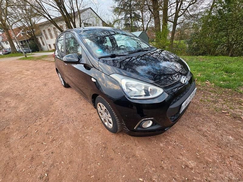 Gebraucht Hyundai i10 Classic 67 PS (49 kW) 2016 Schwarz Kleinwagen