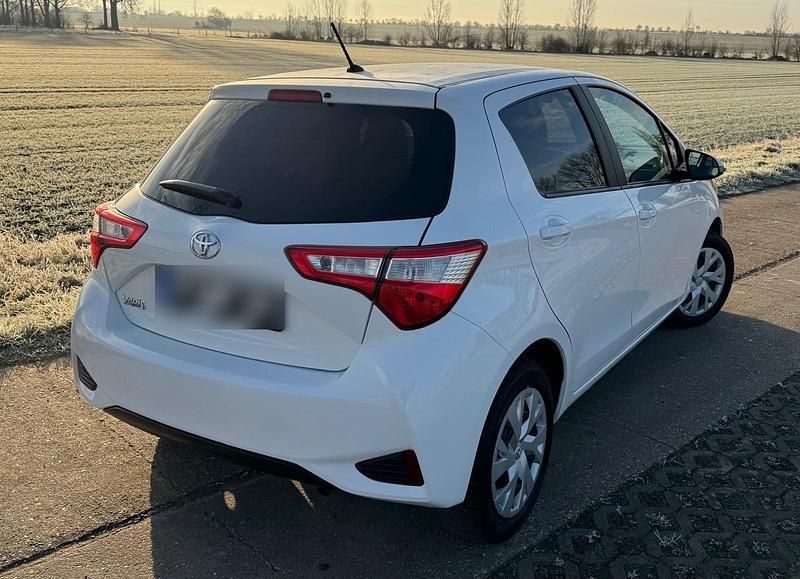 Gebraucht Toyota Yaris 72 PS (52 kW) 2020 Weiß Kleinwagen