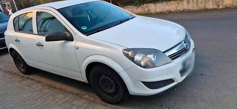 Gebraucht Opel Astra 90 PS (66 kW) 2009 Weiß Limousine