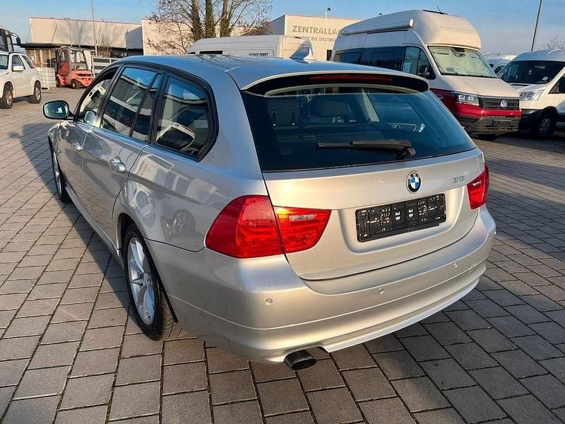 Second-hand BMW 318 Comfort Edition 143 CP (105 kW) 2010 Argintiu Berlinǎ