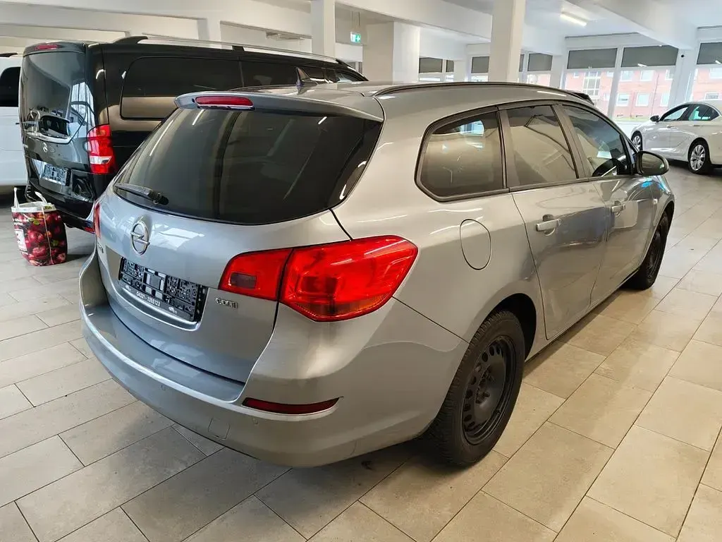 Gebraucht Opel Astra Design Edition 110 PS (80 kW) 2011 Silber Kombi