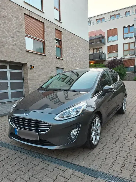 Usata Ford Fiesta Titanium 125 CV (91 kW) 2018 Grigio Utilitaria